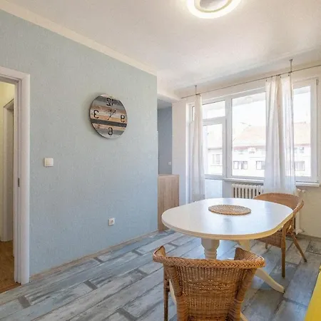 Апартамент Lovely 1 Bdrm Apt / Central Colorful Cozy Gem София