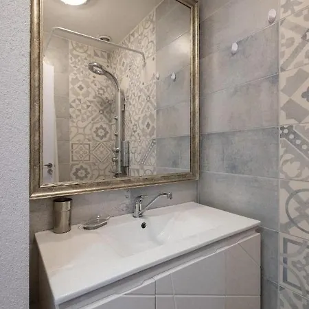 Lovely 1 Bdrm Apt / Central Colorful Cozy Gem 아파트