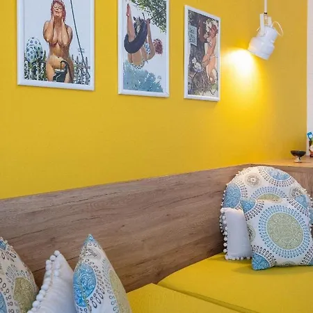 Lovely 1 Bdrm Apt / Central Colorful Cozy Gem Апартамент