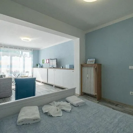 Lovely 1 Bdrm Apt / Central Colorful Cozy Gem Апартамент *