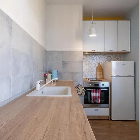 Lovely 1 Bdrm Apt / Central Colorful Cozy Gem