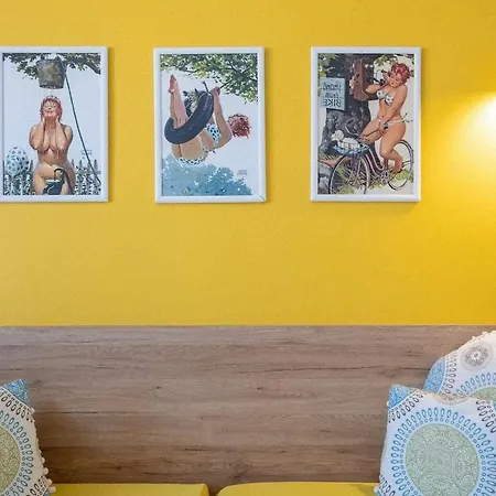 Lovely 1 Bdrm Apt / Central Colorful Cozy Gem شقة