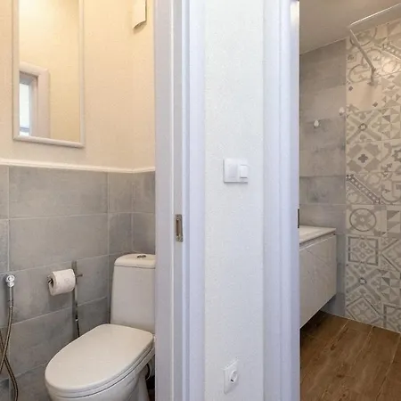 Lovely 1 Bdrm Apt / Central Colorful Cozy Gem